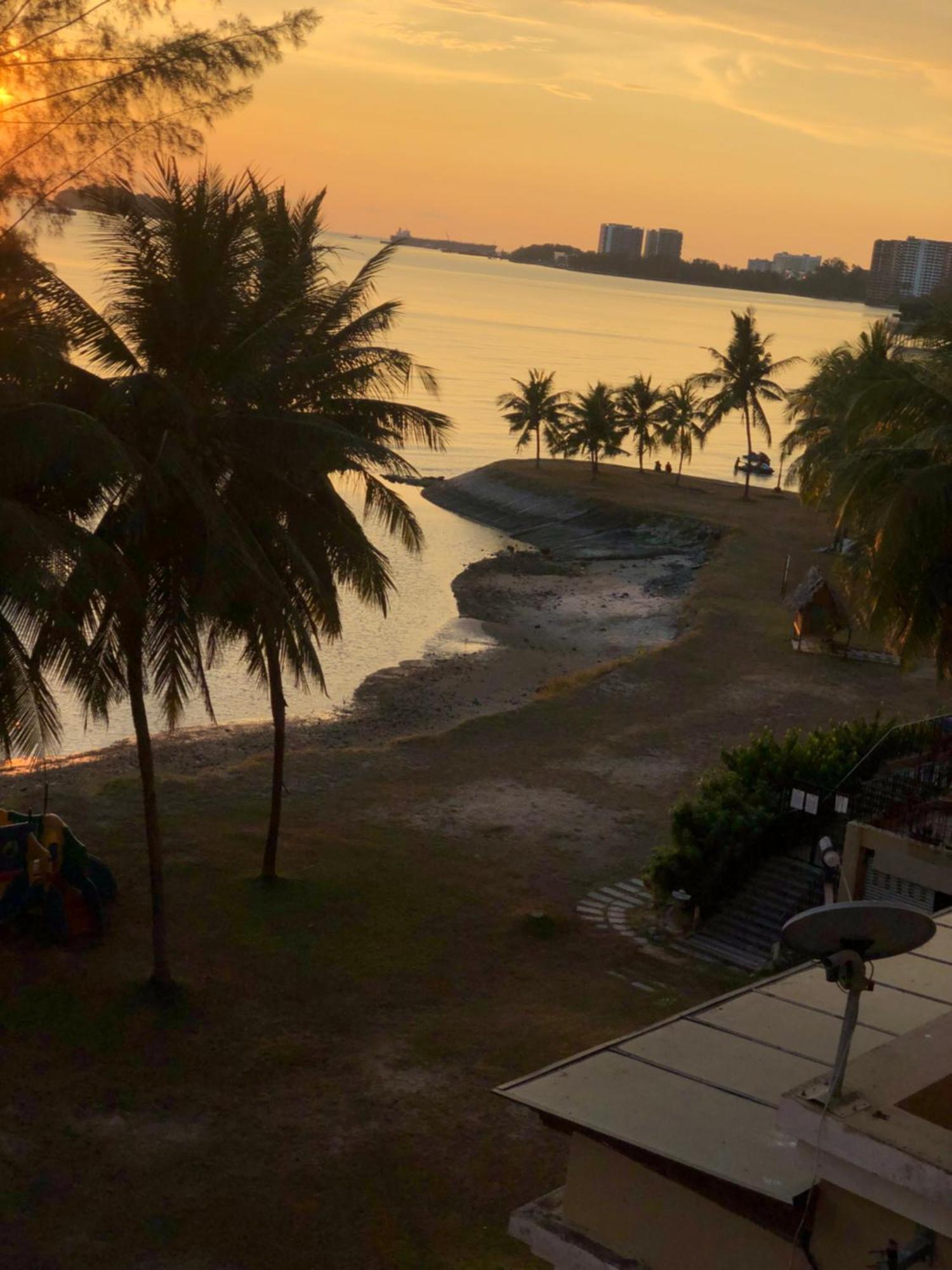 Pd Infront Seaview Apartment Port Dickson Room photo